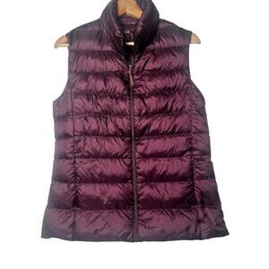 Uniqlo Ultra Light Down Vest Sz M Womens Burgundy Packable Lightweight Puffer